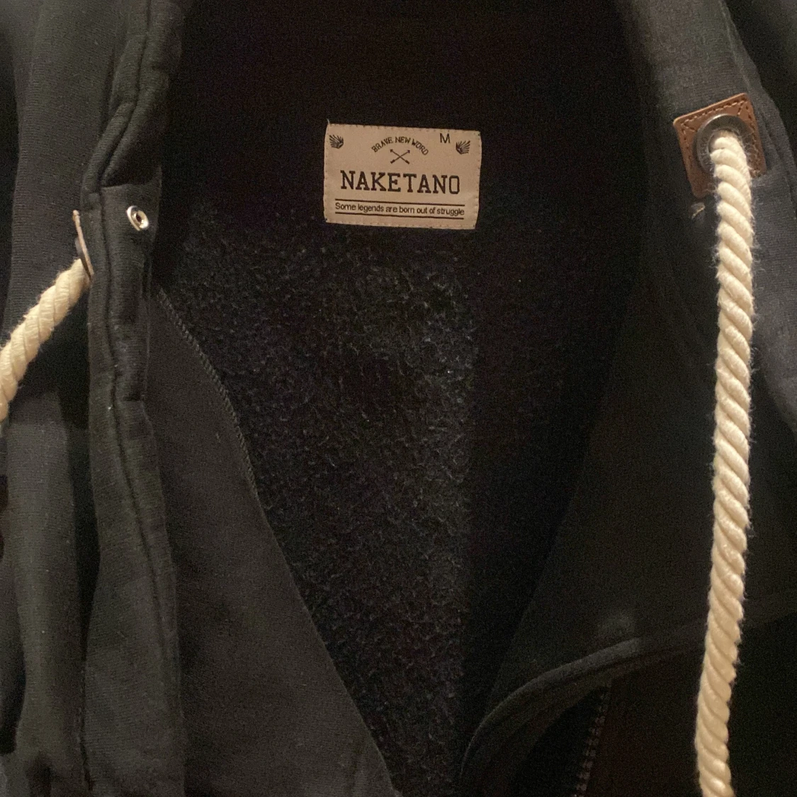 Svart huvtröja från Naketano - 4