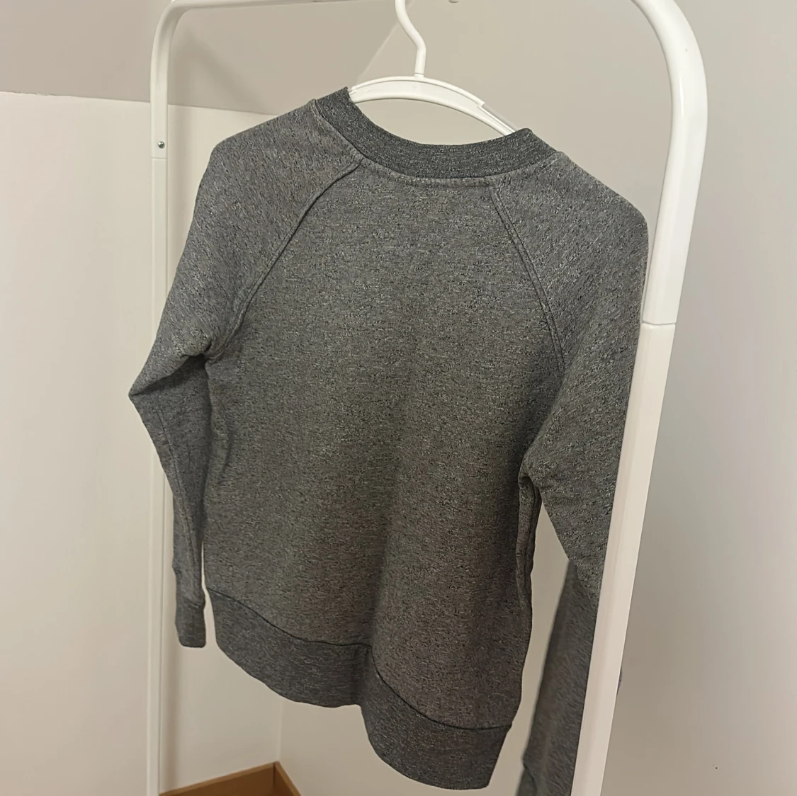 Grå tröja från Selected Femme - 2