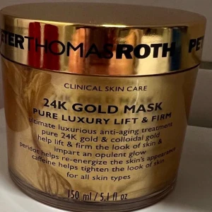 24K Gold Mask från Peter Thomas Roth - Lyxig ansiktsmask med 24K guld och kolloidalt guld för att lyfta och strama upp huden. Innehåller peridot för att ge huden en energikick och koffein för att strama åt. Passar alla hudtyper och ger en strålande lyster.Oanvända