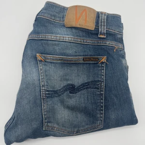 NUDIE JEANS - - Nudie jeans modell: Tight Terry - Storlek W31/L30 - Nypris runt 1600kr - Kontakta för fler frågor eller funderingar // Deluxecloset