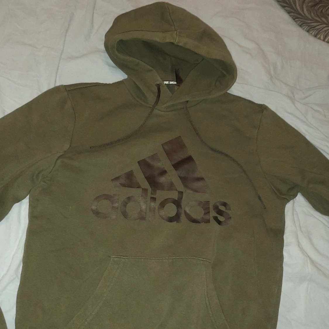 Olivgrön hoodie från Adidas