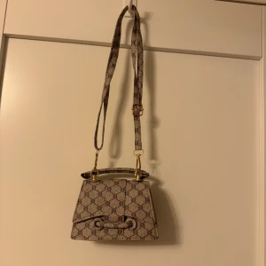 Mini väska  - Från SHEIN, aldrig använd✨