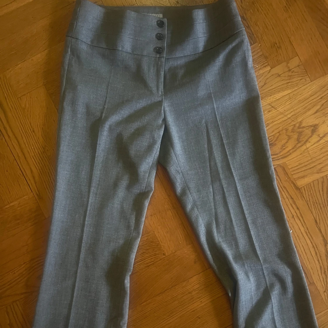 Grå kostymbyxor - 90