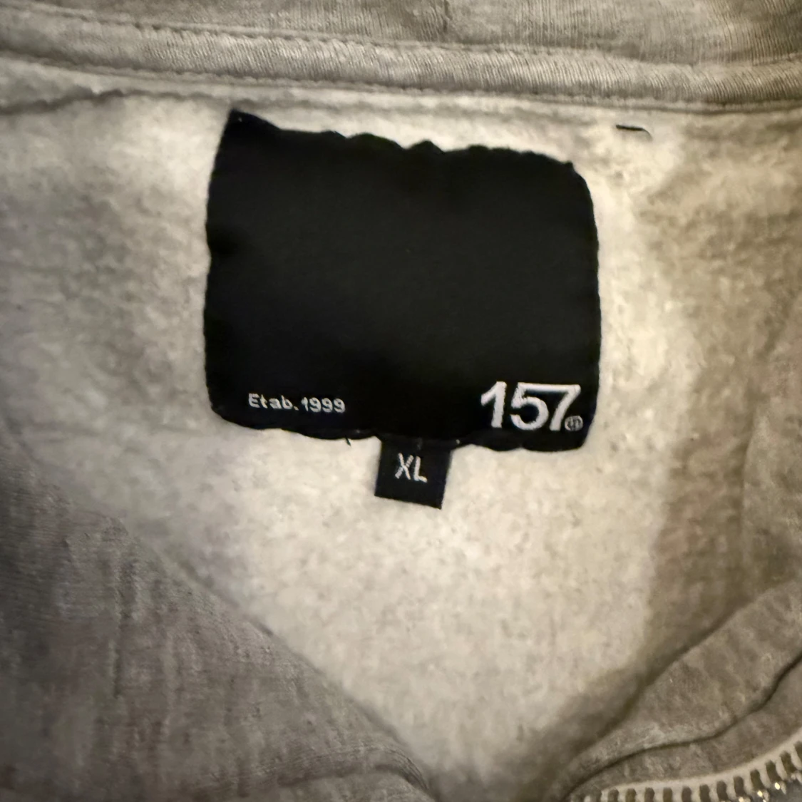 Grå hoodie från Lager 157 - 91