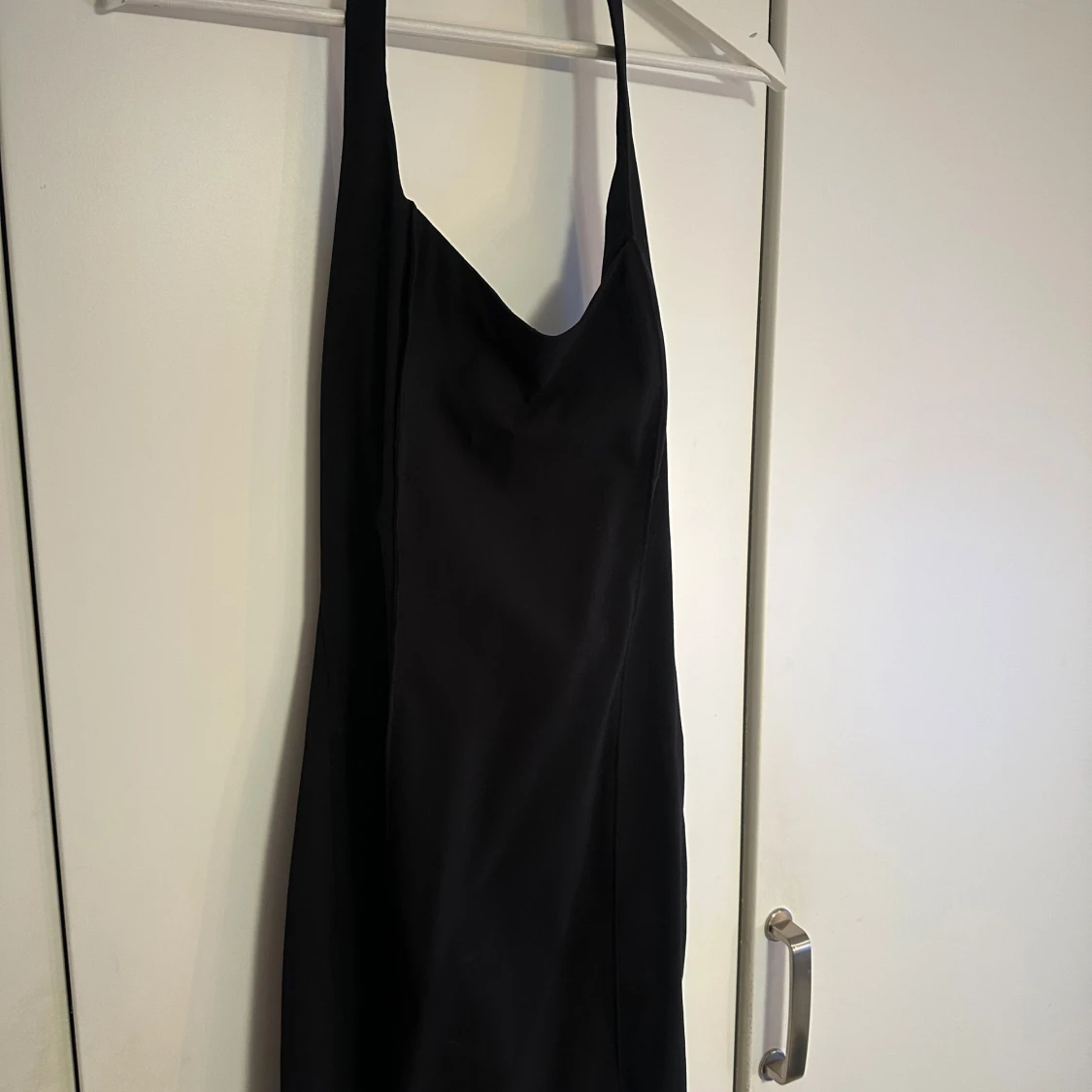 Svart klänning med smala axelband