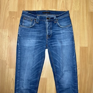 Nudie Jeans - Tja säljer nu ett par Nudie jeans i Storlek 30 för endast 399kr! ‼️Storlek 31 passar mer som 30 ‼️Pris är ej hugget i sten, hör av er i dm vid funderingar 🙌