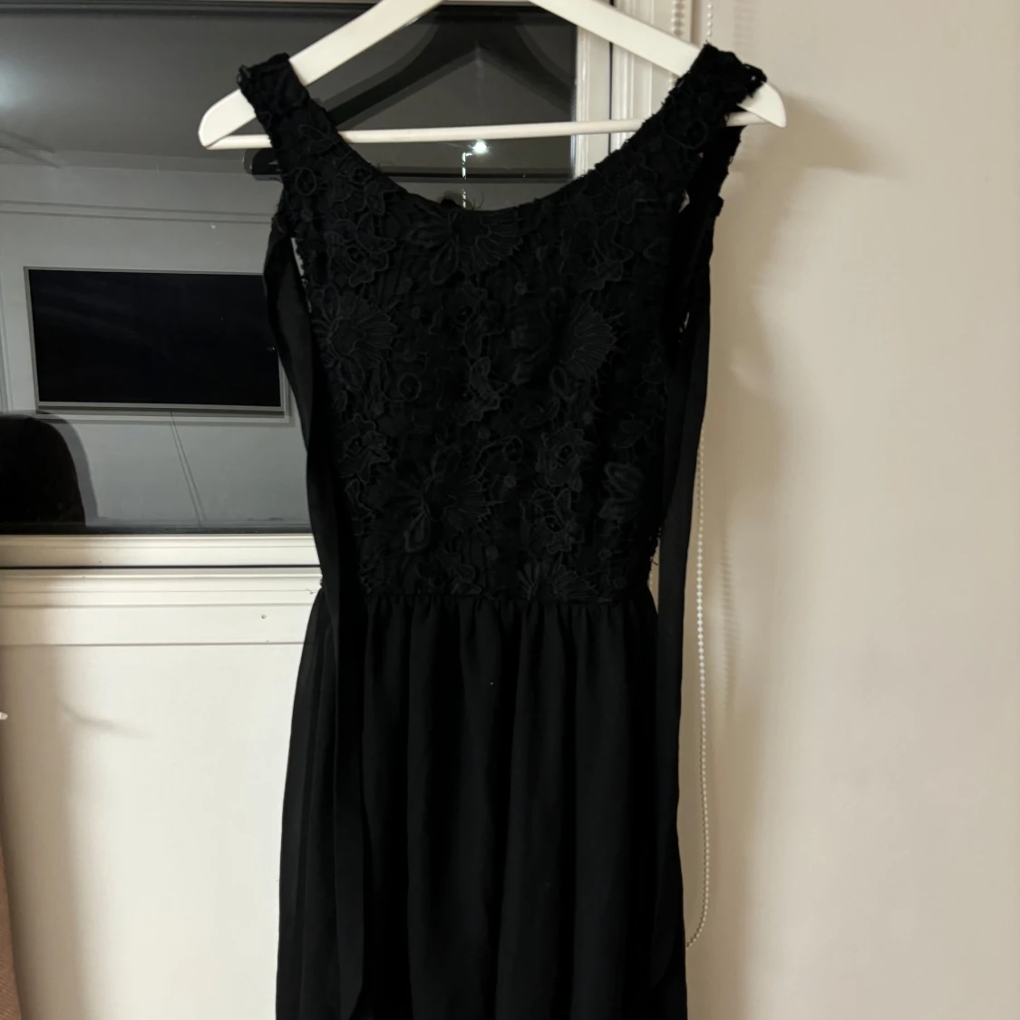 Svart klänning från Model Behaviour