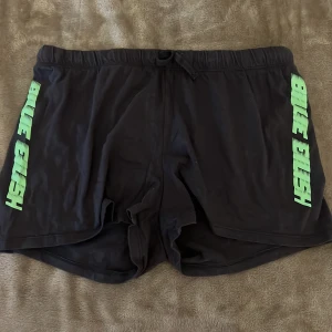 Billie eilish shorts  - Billie eielish shorts från hm Kan ändra pris                                                                                                                                                                                                                                                                                                 