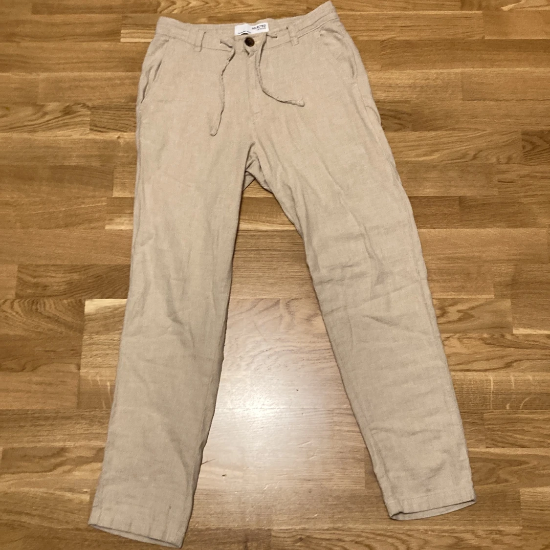 Beige linnebyxor från Selected Homme