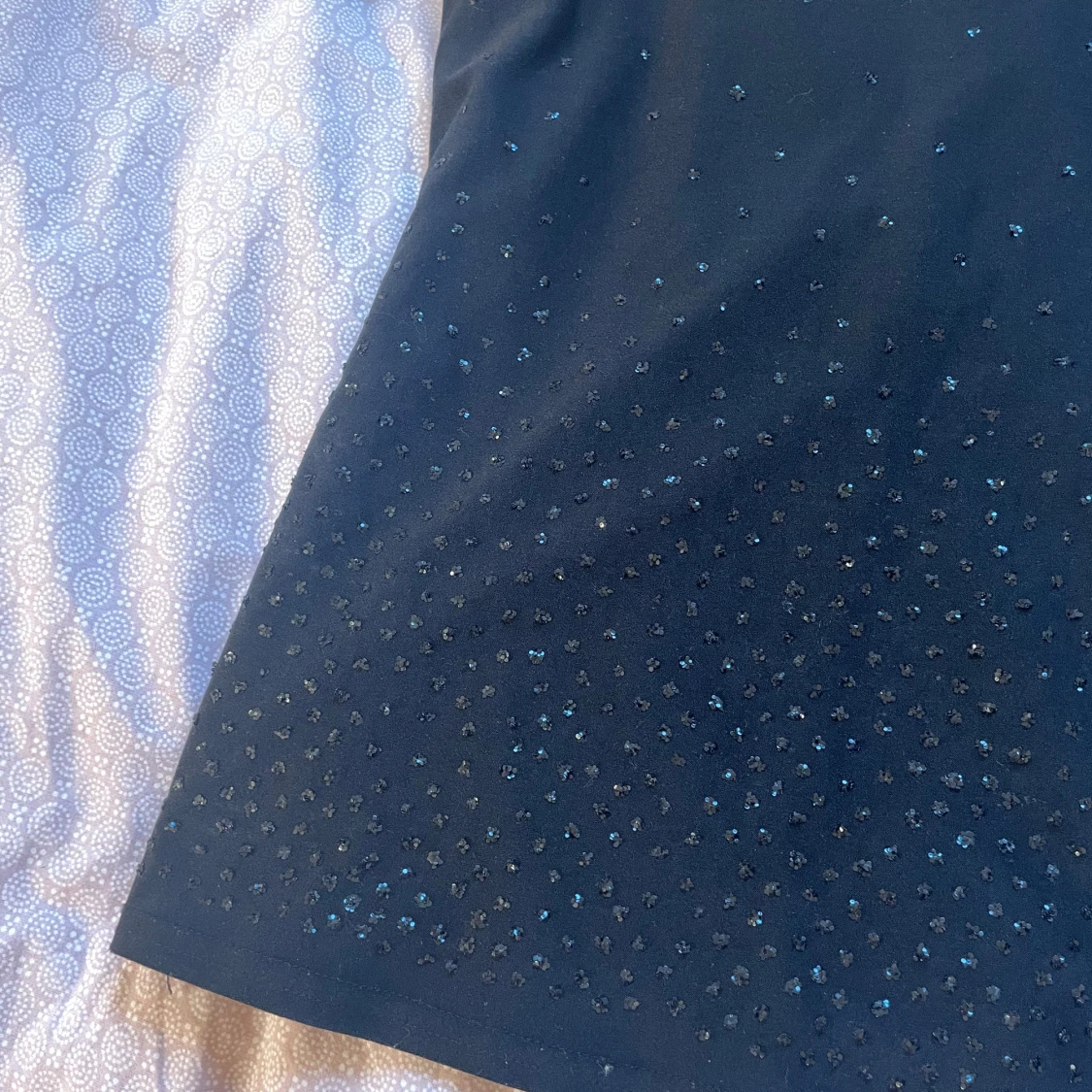 Svart glittrig topp  - 93