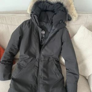 Canada Goose dam - Victoria parka strl XS, väldigt bra skick. Finns att hämta i sthlm 