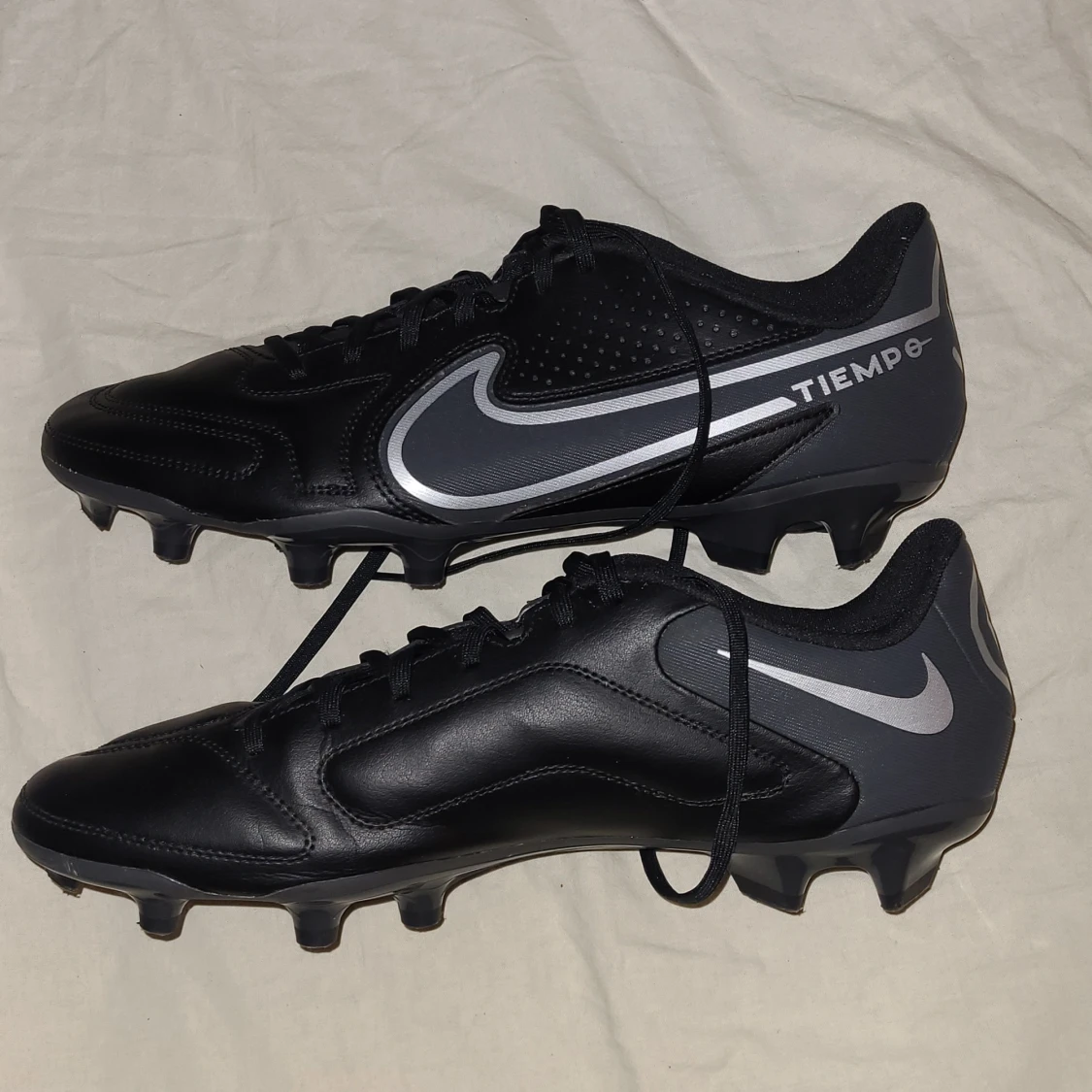 Svarta fotbollsskor från Nike - 1