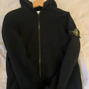 En riktigt fet Stone Island Zip Hoodie Som desvere är för stor för mig I mycket bra skick👍👍