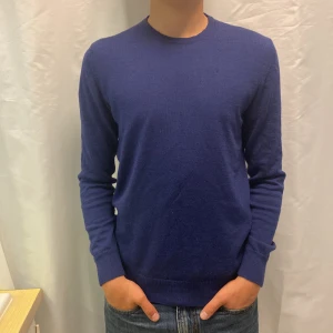 Jlindeberg tröja - Blå stickad Jlindeberg tröja i bra skick