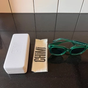 Chimi solglasögon - Solglasögon från Chimi med kartong och oöppnad putsduk. Perfekt för soliga dagar eller som en häftig styledetalj ✨