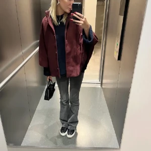 Poncho hm - Intressekoll på denna poncho från hm! Säljer endast vid bra pris då den inte längre säljs och jag köpte den second hand för ett högt pris❤️