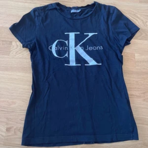 Calvin Klein T-shirt  - Bra skick