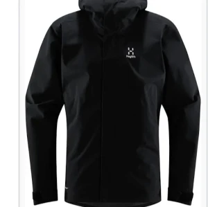 Haglöfs höstjacka - Haglöfs jacka, perfekt till hösten som kommer nu och till regnet. Skick 8/10. Känns som en helt ny jacka. Skriv privat för bilder. Pris kan diskuteras. Köptes för 2000. Jackan har också ventilation fickor alltså om det blir varmt så öppnar du fickan.