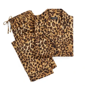 Ralph Lauren pyjamas i leopard med vida ben  - Ralph Lauren pyjamas i leopard med låg midja och vida ben i storlek M. Se mina egna bilder (2,3,4) för exakt modell och nyans 