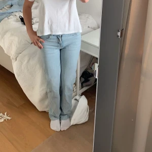 Jeans - Ljusblåa jeans från Bikbok som tyvärr blivit för små för mig, bra skick💓 