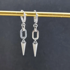 Handgjorda örhängen - Handgjorda örhängen●Följ :@ekjewelryofficial🤲 ● 💎Material- 100% rostfritt stål ●Örhängeskrokar -rostfritt stål och kristall. Nickel fri. Längd -5cm. Vattentåliga, ändrar inte färgen! 