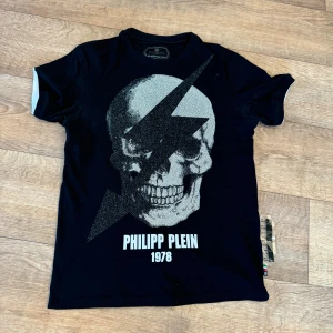 Philipp Plein t shirt - Philipp Plein t shirt i superfint skick! Självklart äkta! Storlek M