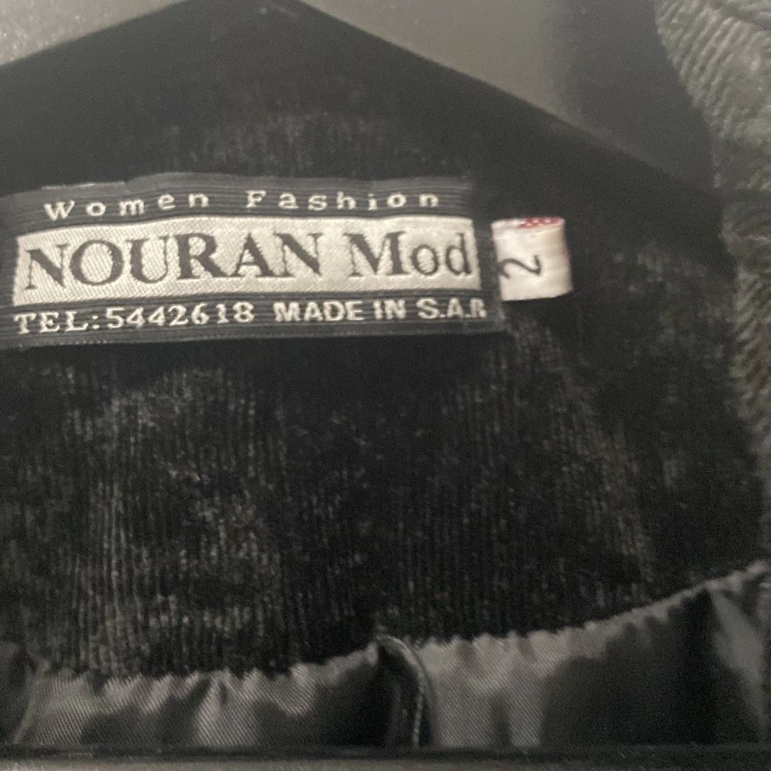 Svart kavaj från Nouran Mod - 90