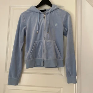 Juicy couture tröja  - Jättefin tröja i toppen skick! Pris kan diskuteras! Skriv vid frågor❤️