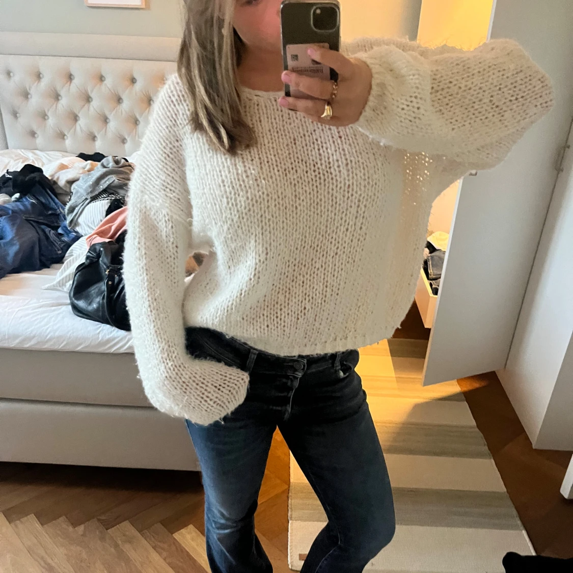 Stickad vit tröja