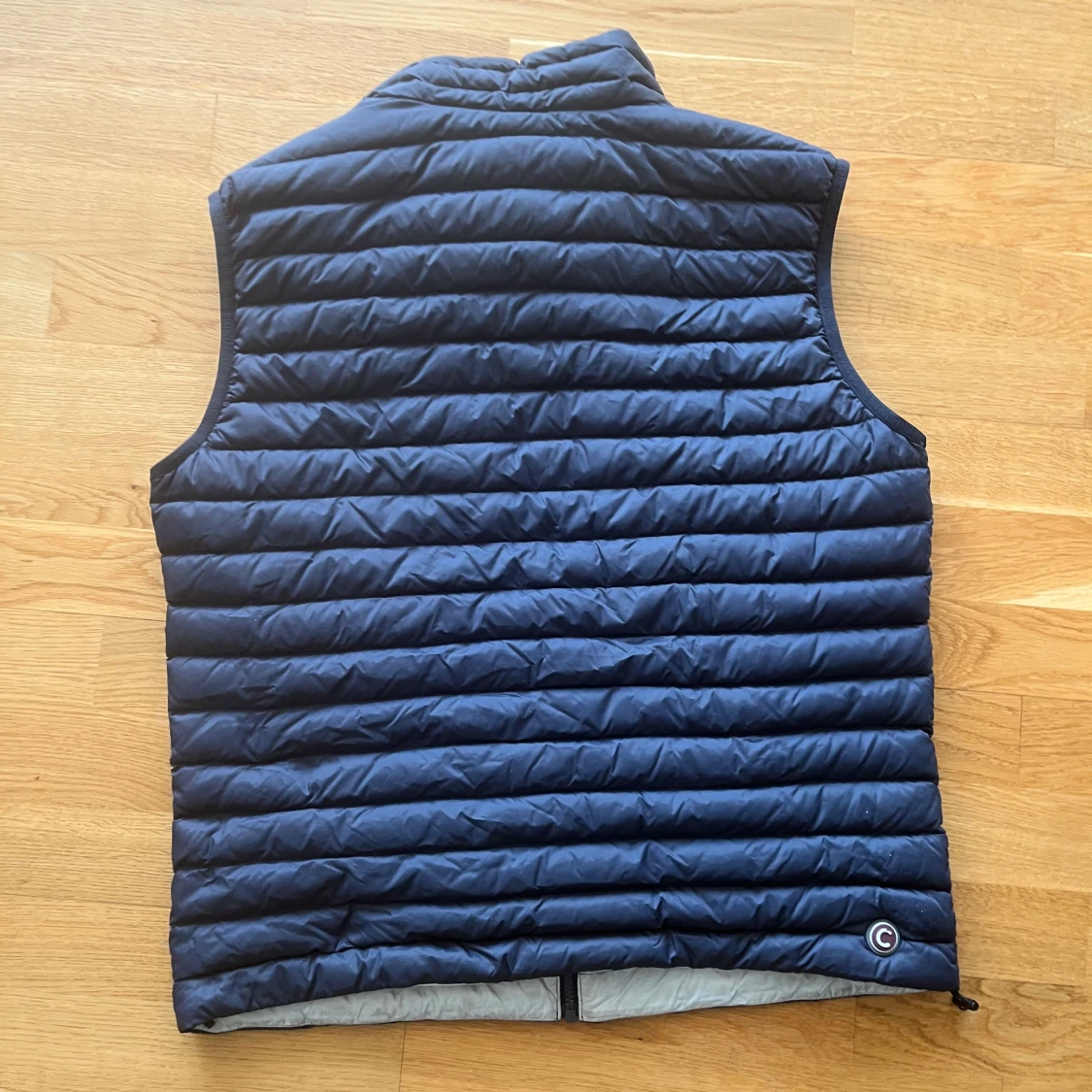 Mörkblå quiltad dunväst från Club - 90