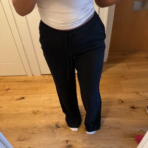 Zara linne byxor  - Aldrig använda med prislapp på! Jag är 163 cm lång. 