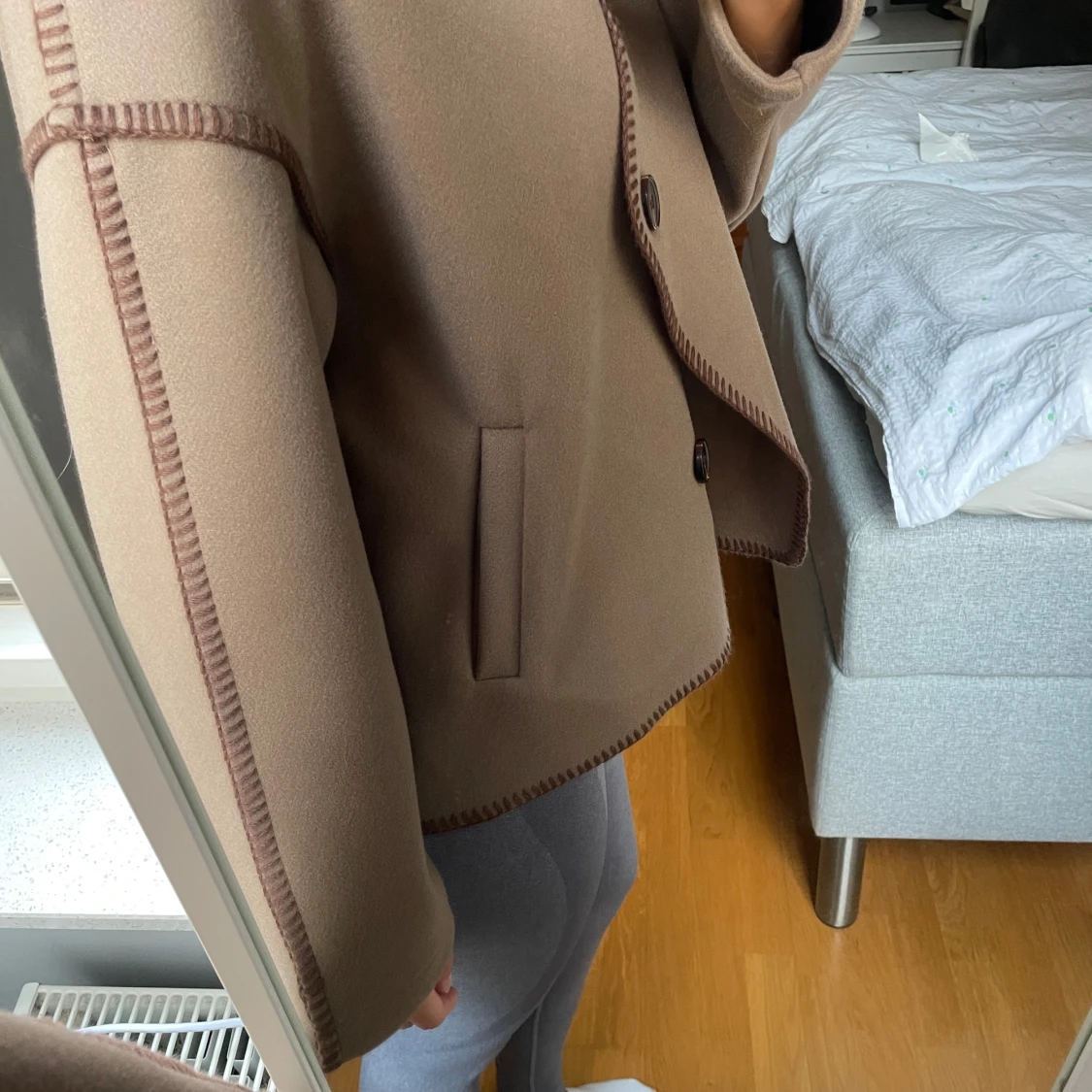 Brun kort kappa - 93