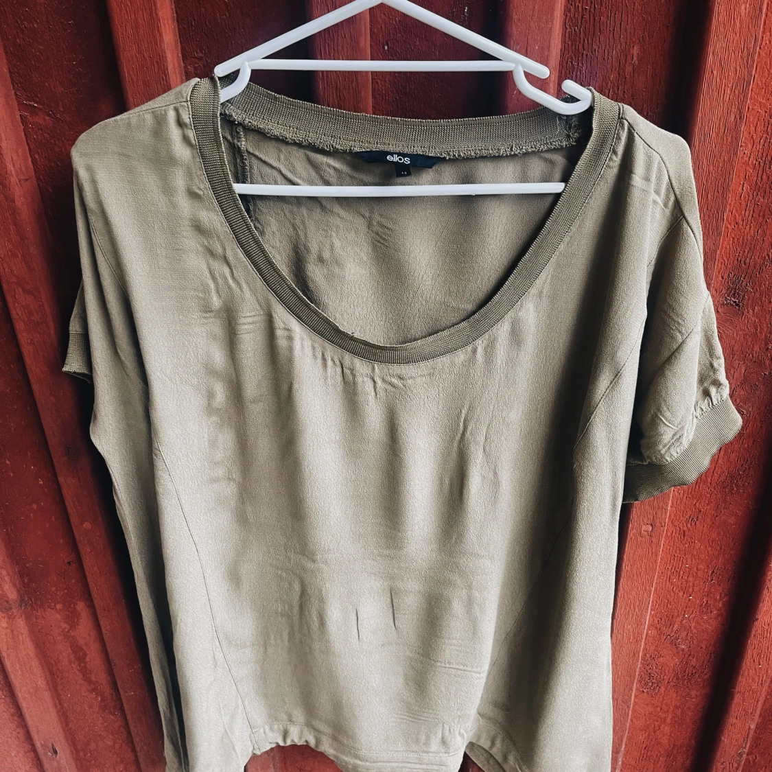 Olivgrön topp från Ellos - 90