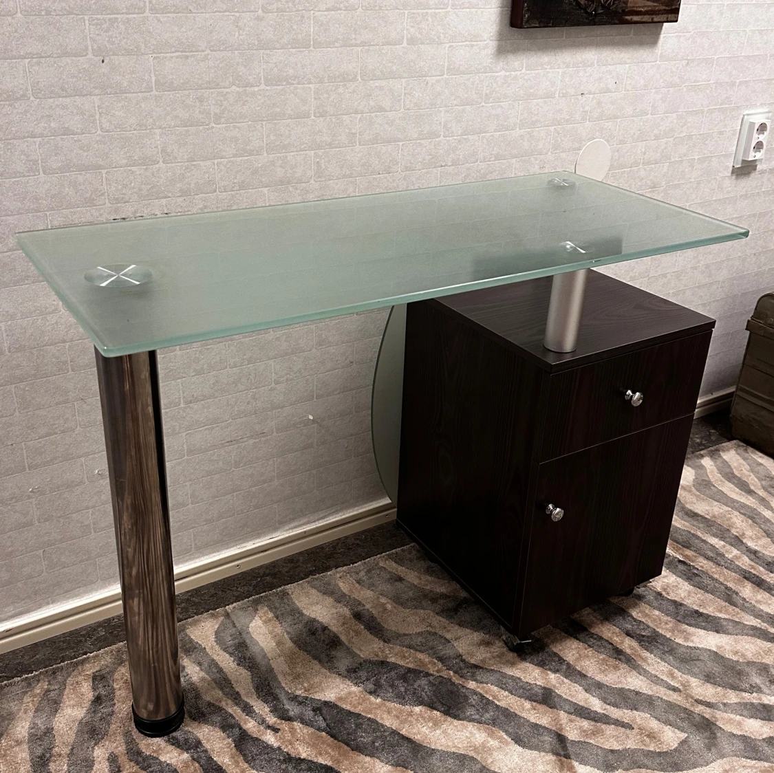 Nagelbord/skrivbord, 1500 kr - 90