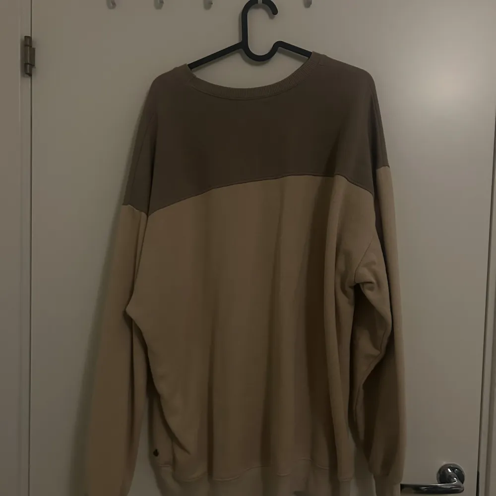 En mysig tjocktröja från Pull&Bear. Storlek M // Hör gärna av dig vid frågor!. Hoodies.