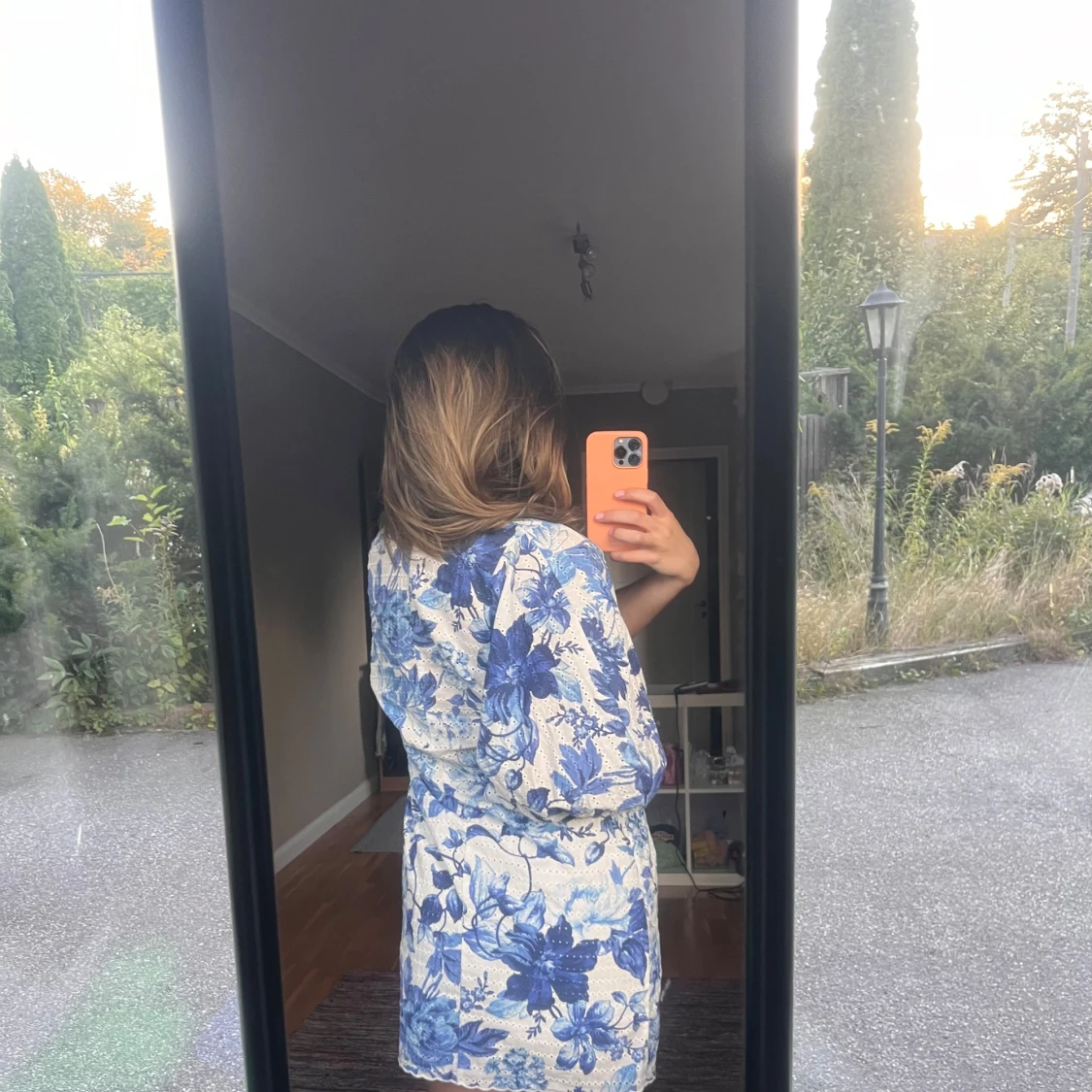 Broderad blommig klänning - 92