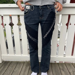 Unika lågmidjade jeans❤️❤️ - Säljer dessa unika lågmidje jeans med coola detaljer❤️