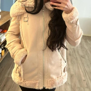 Pälsjacka vinter - Jacka för vinter och sen höst , mjuk och varm. 