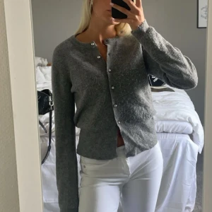 Grå kofta - Grå kofta från Zara🩶jätte gosigt material🐻perfekt till hösten/vintern