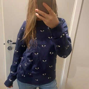 Kenzo tröja - Perfekt nu inför hösten!🍁🍂 skit snygg sweatshirt från kenzo is storlek M. Pris går att diskutera🙌