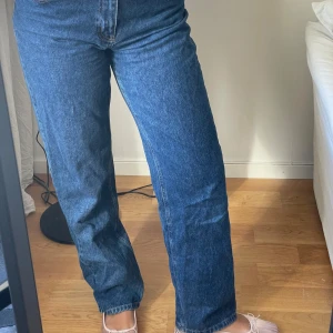 Raka jeans - Raka jeans från Na-kd. Jag är 165 cm lång 