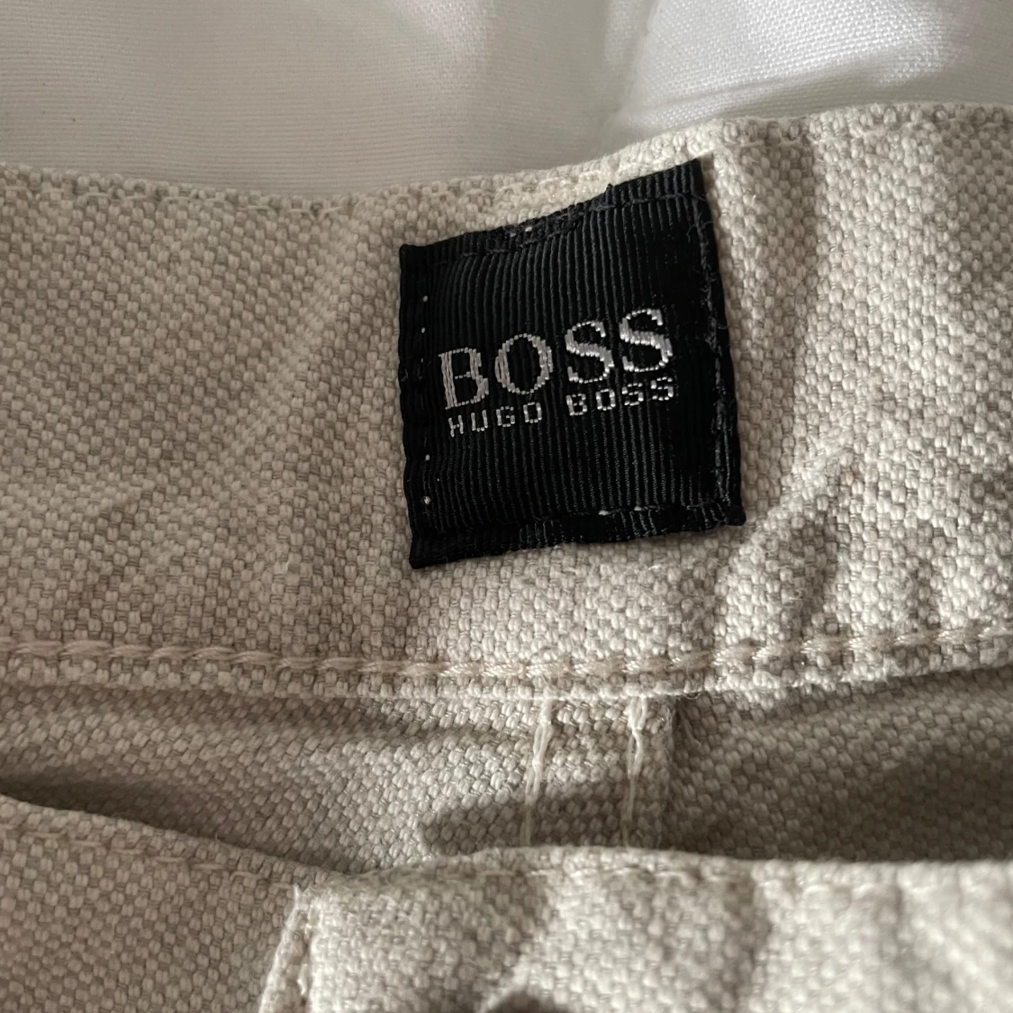 Beige byxor från Hugo Boss - 90