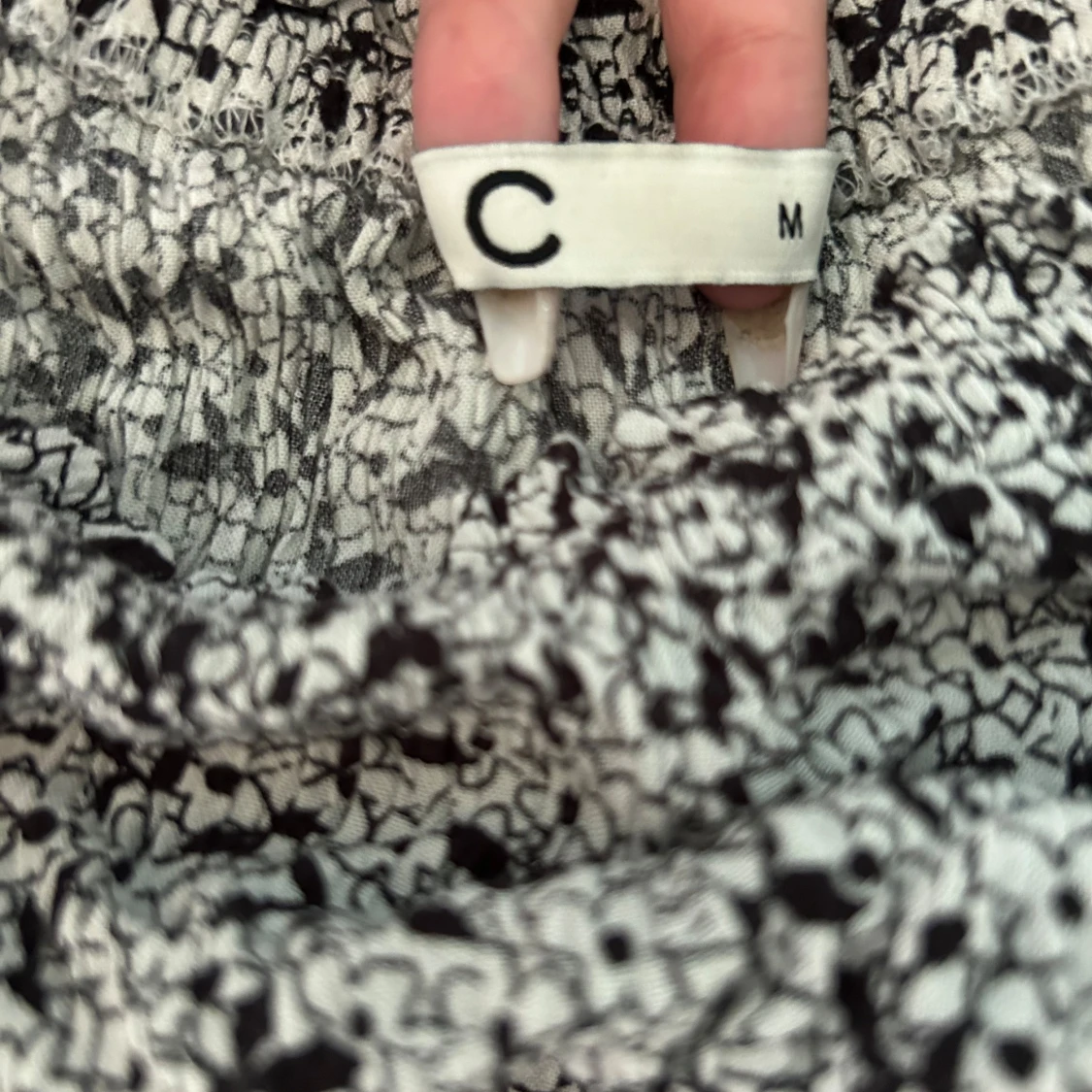 Svartvit blommig topp från C - 90