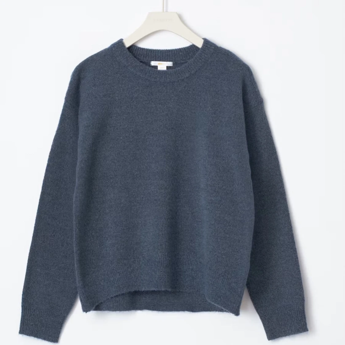 Stickat marinblå tröja