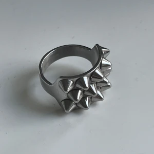 edblad ring  - ring från edblad, storlek 18,50! nypris 400kr, jag säljer för 200kr men kan gå ner i pris vid snabb affär! fint skick 🩷