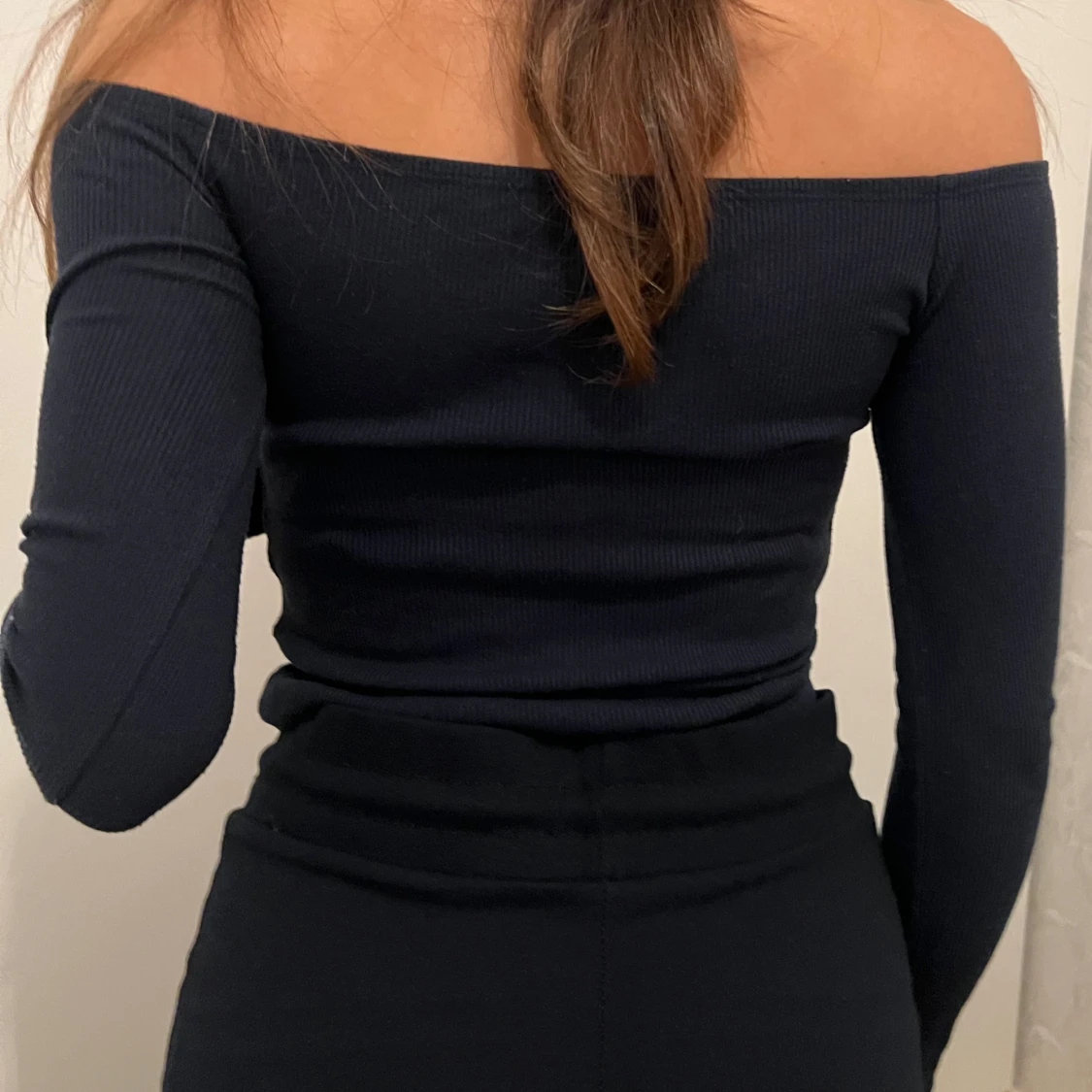 Off shoulder tröja från Hollister - 90