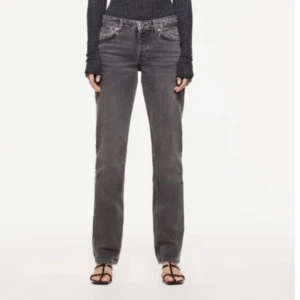 Zara jeans  - Grå Zara jeans, strl 34. Pris: 350kr❣️ skriv för bättre bilder så fixar jag de!❣️