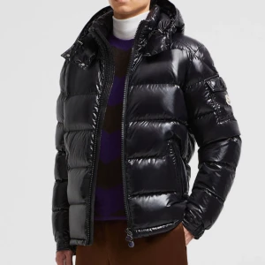 Moncler maya - Moncler maya i bra skick. Äktenhets bevis finns🙌🏼