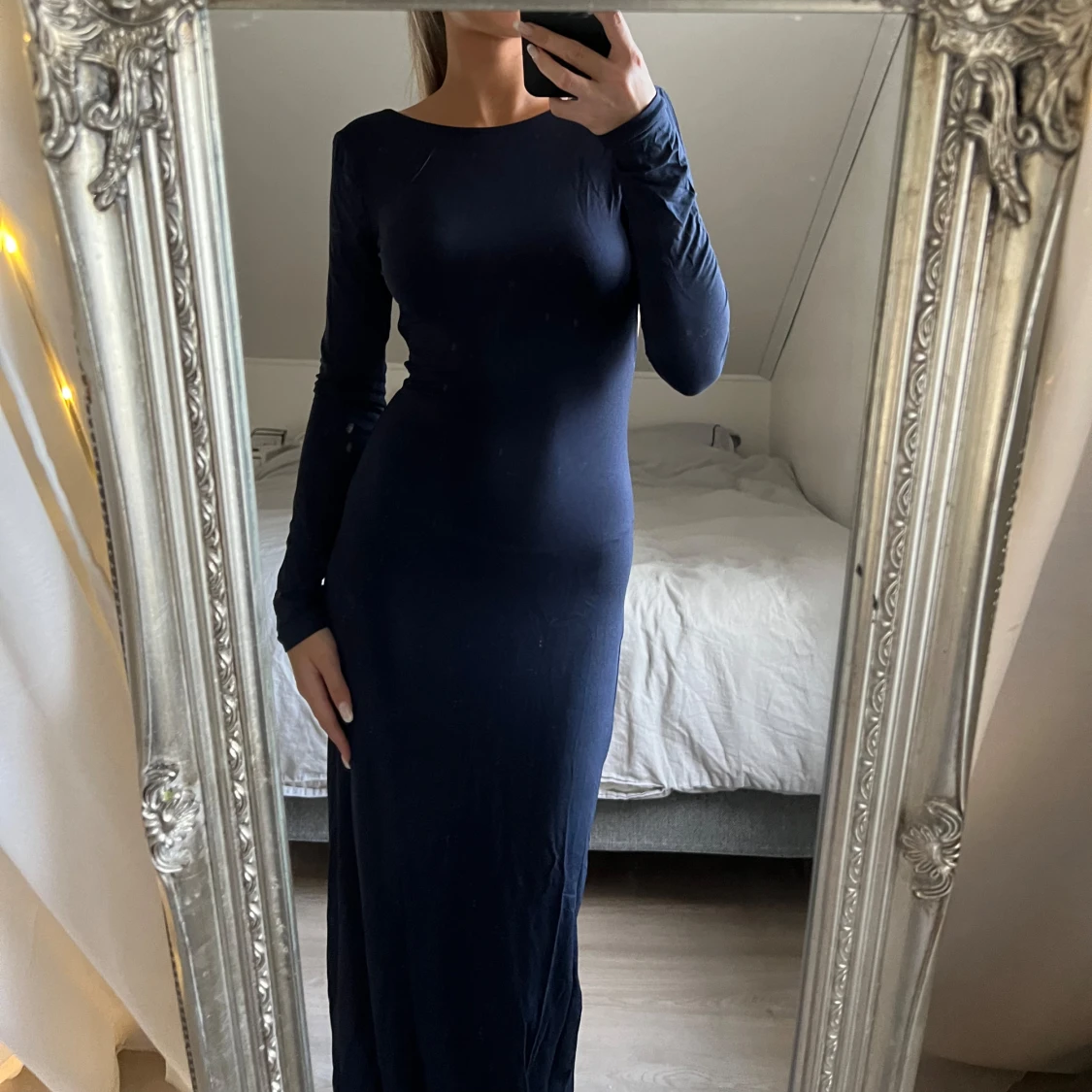 Lång klänning med öppen rygg - Gina Tricot - 90