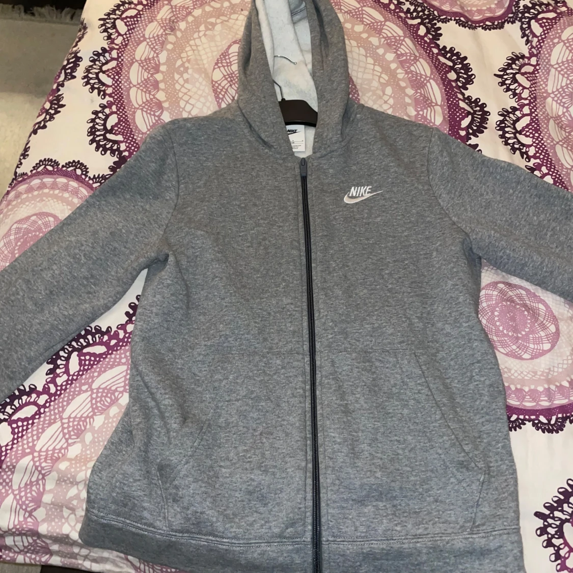 Grå hoodie från Nike - 1